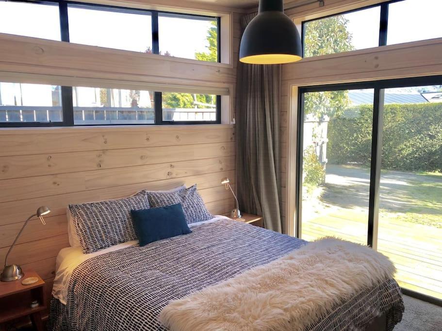 Modern Kowhai Cottage Ванака Екстер'єр фото