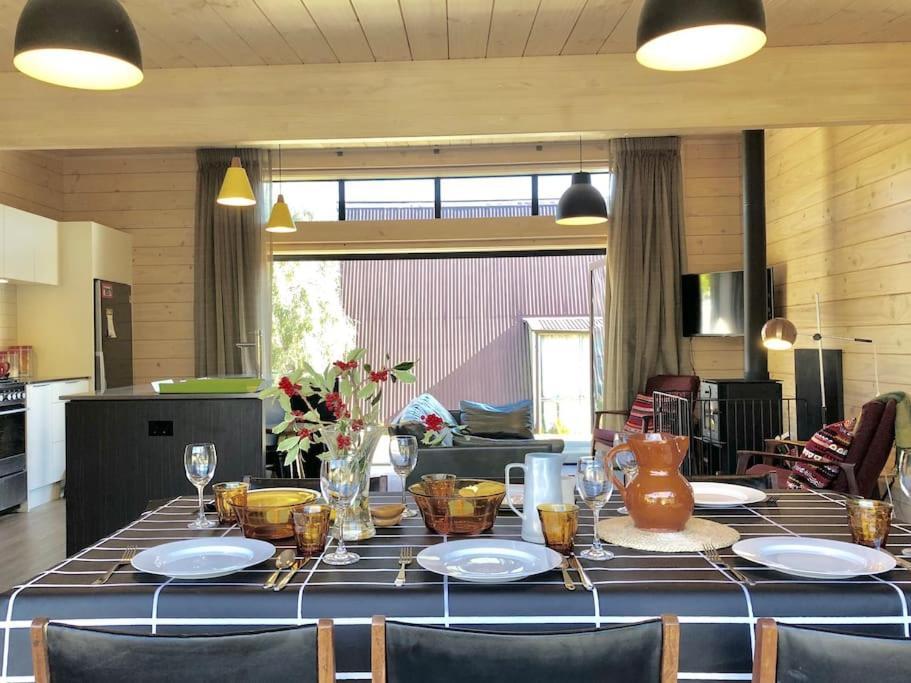 Modern Kowhai Cottage Ванака Екстер'єр фото