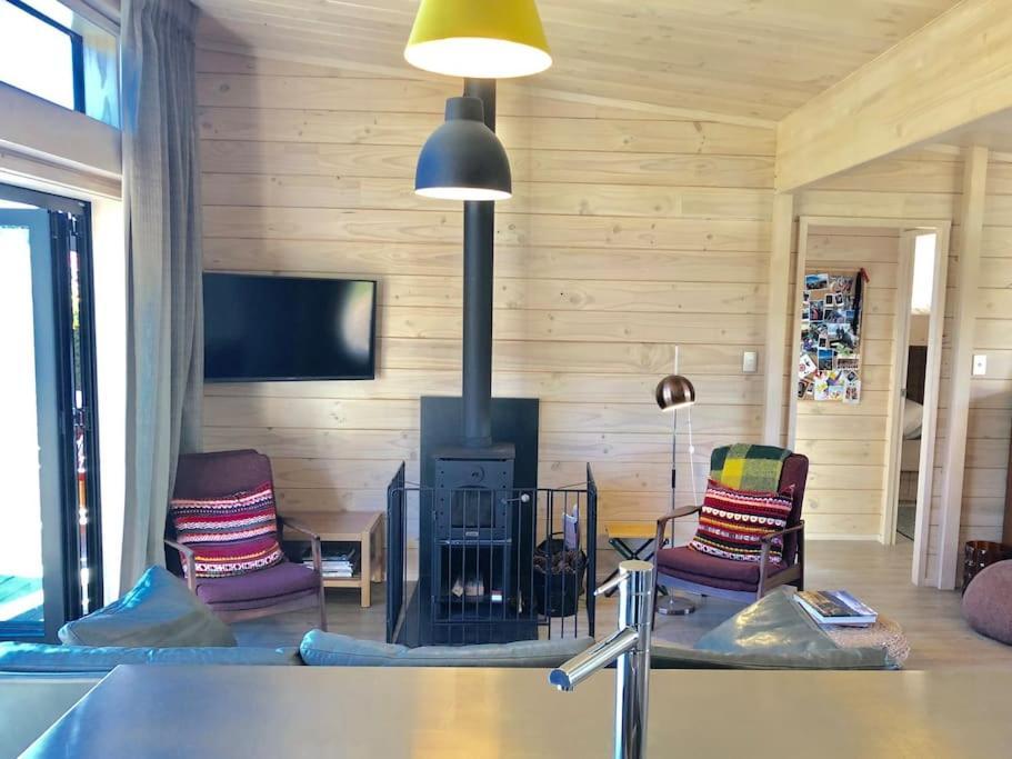 Modern Kowhai Cottage Ванака Екстер'єр фото